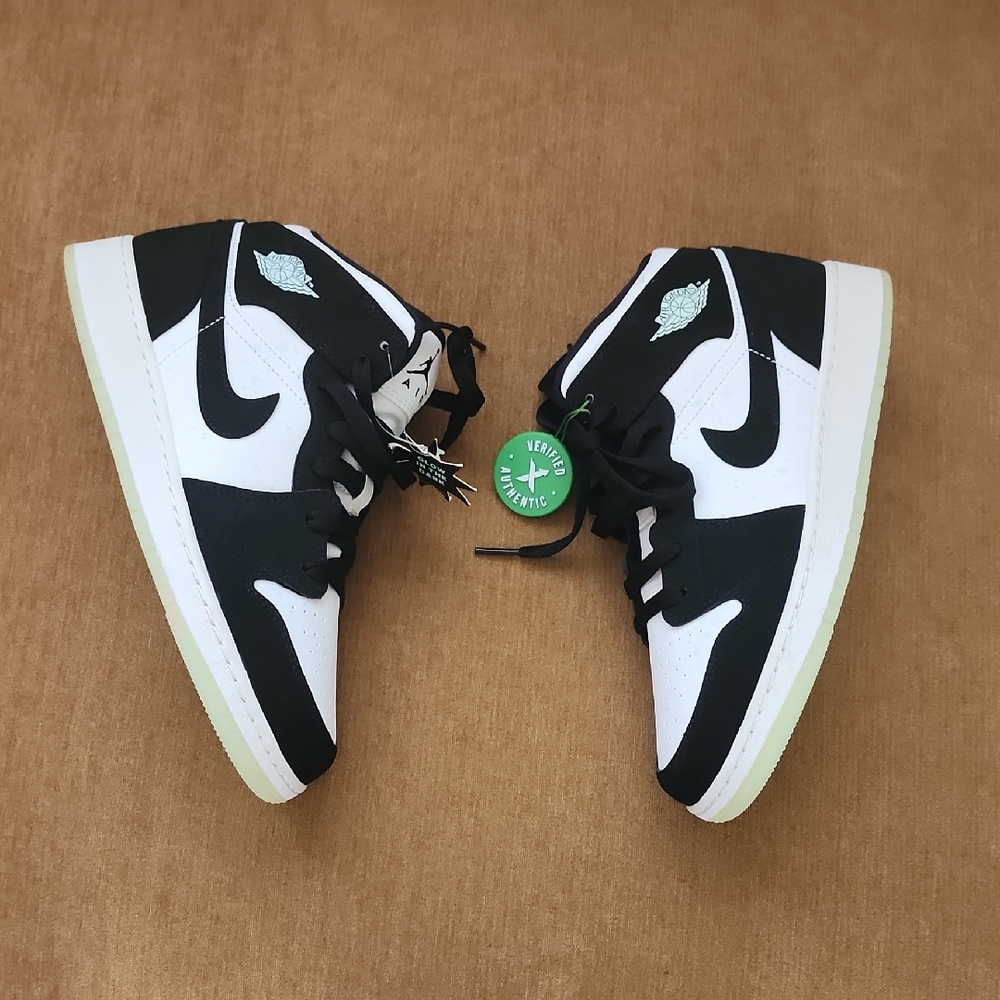 Nike Black and White High-Tops